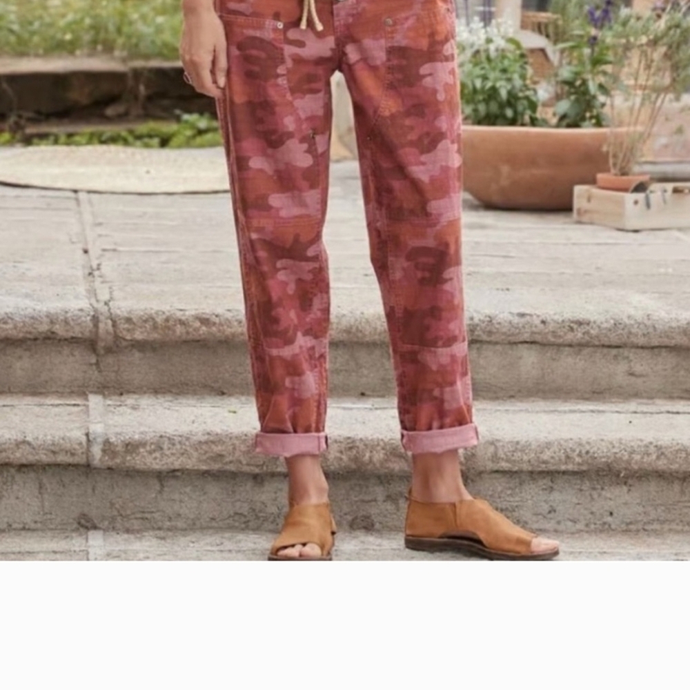 Sundance Women's Pink/ Brown Camouflage Cropped Pants . EUC. Size P0 - Picture 2 of 6